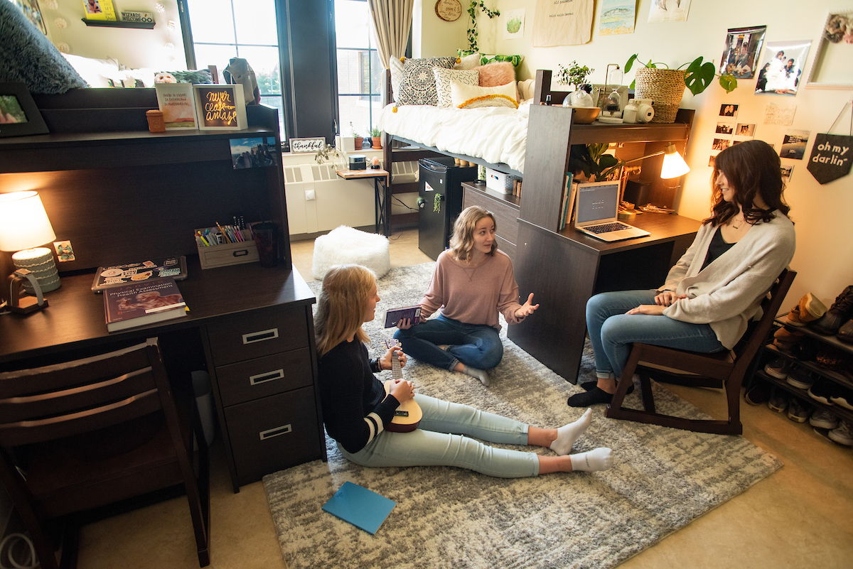 خوابگاه دخترانه در تهران