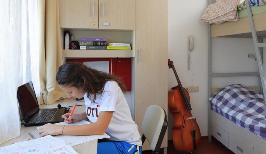 خوابگاه دخترانه