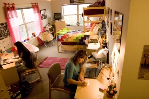 بایدها و نبایدهای روابط با ساکنین در خوابگاه دخترانه ( بخش دوم )