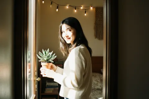 اتاقت رو به گالری شخصی تبدیل کن: رازهای خلاقیت دیجیتال در پانسیون دخترانه سعادت