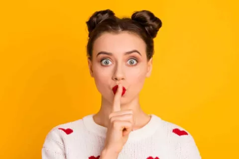 چرا باید رازهایمان را در پانسیون دخترانه تهران پیش خود نگه داریم؟