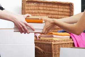 فرهنگ زیبای امانت دادن کتاب در خوابگاه دخترانه
