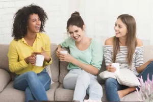 لحظه های هیجان انگیز و جذاب شب نشینی ها در خوابگاه دخترانه تهران