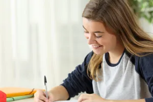 در ایام فرجه در خوابگاه دخترانه بمانیم یا به خانه برویم؟