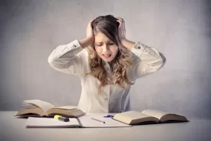 مقابله با استرس امتحانات در خوابگاه دخترانه